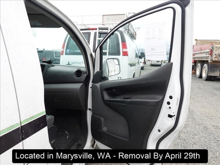 2014-nissan-nv200-image-21