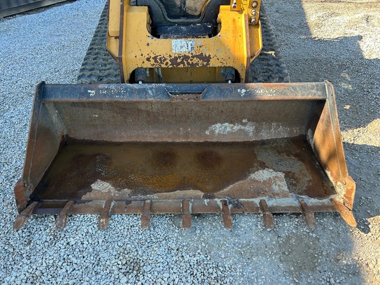 2015-caterpillar-299d-image-9