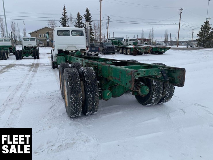 2003-freightliner-fl106-image-11