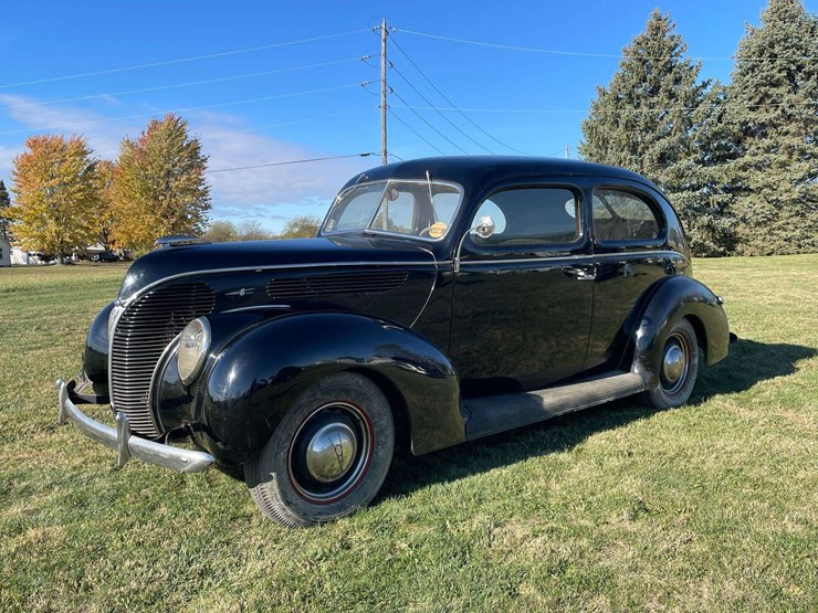 1938-ford-two-door-deluxe-sedan---original-car!-image-1