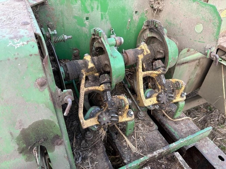 john-deere-336-image-5