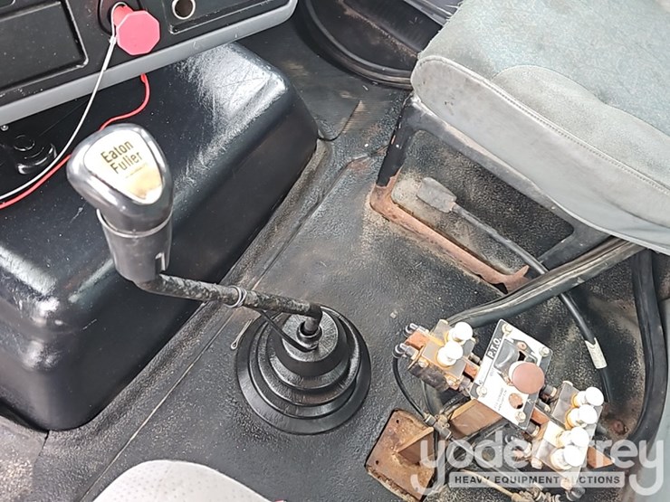 2005-international-8600-image-36