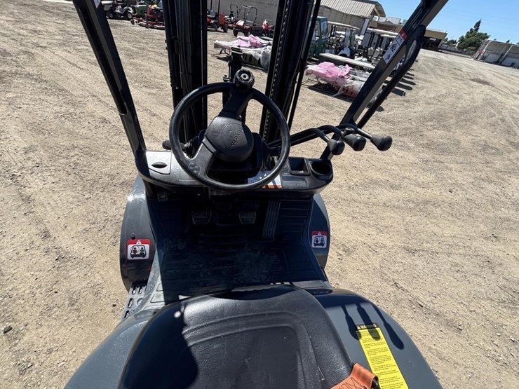 2017-toyota-8fgu30-image-18