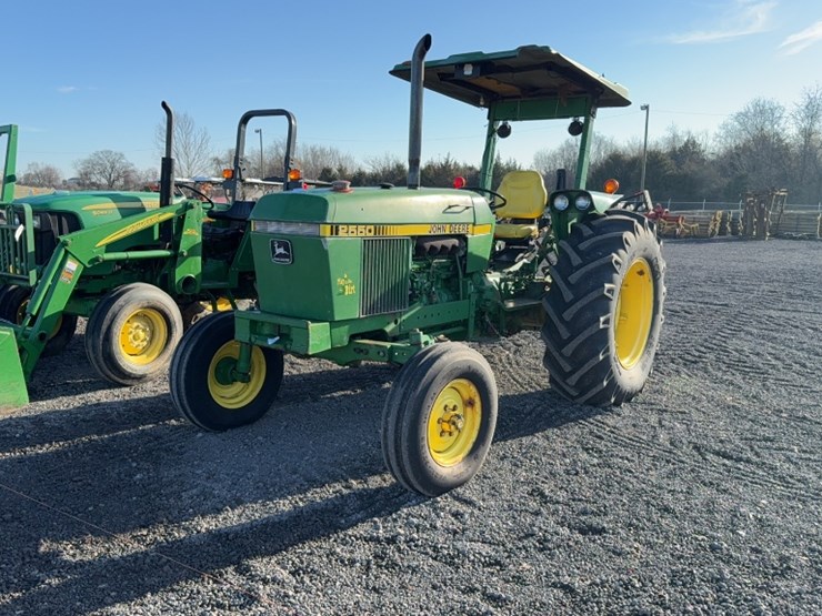 john-deere-2550-image-1