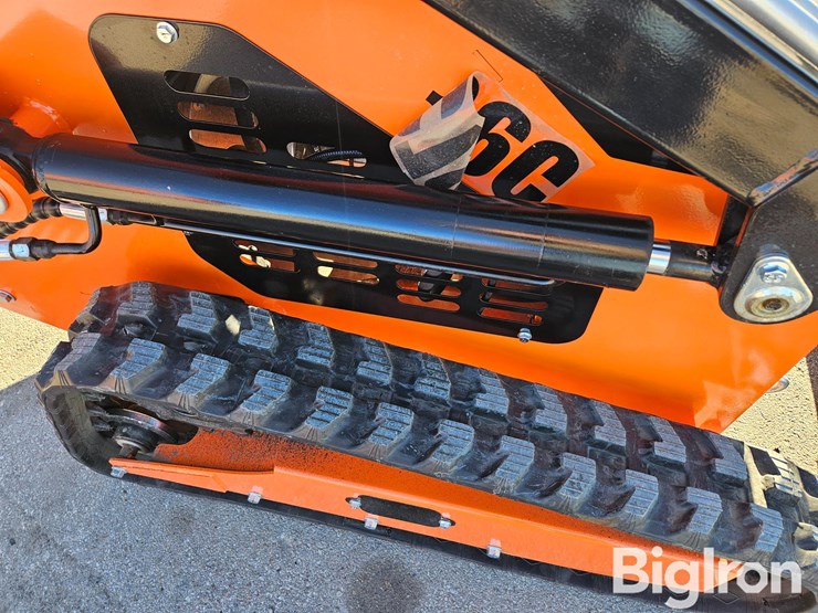 2025-massey-ferguson-730-image-16