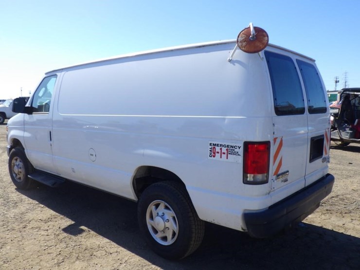 2013-ford-econoline-350-image-5