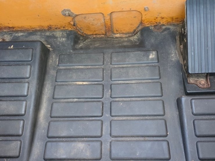 2021-case-tv450b-image-48