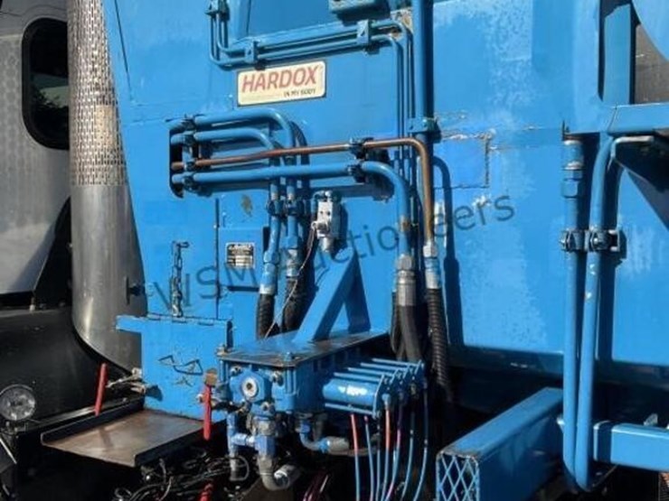 2018-peterbilt-520-image-10