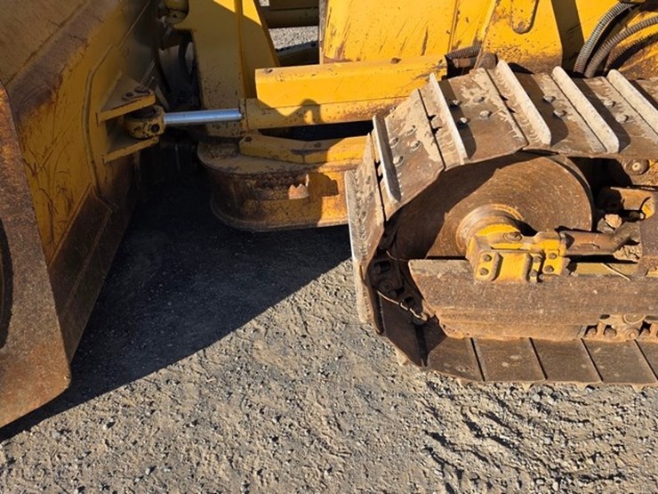 2005-caterpillar-d4g-xl-image-8