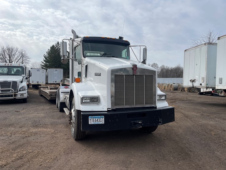 #240-•-2005-kenworth-truck-tractor-(has-mn-title)-(mora,-mn)-image-4