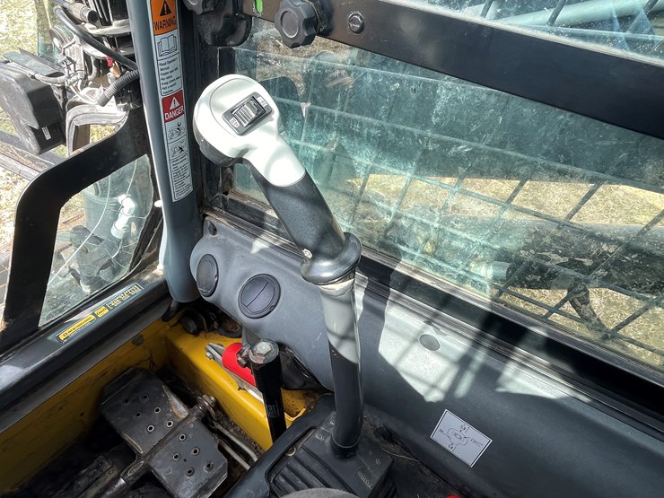 #372-•-2015-new-holland-l225-skid-steer-(scandia,-mn)-image-31