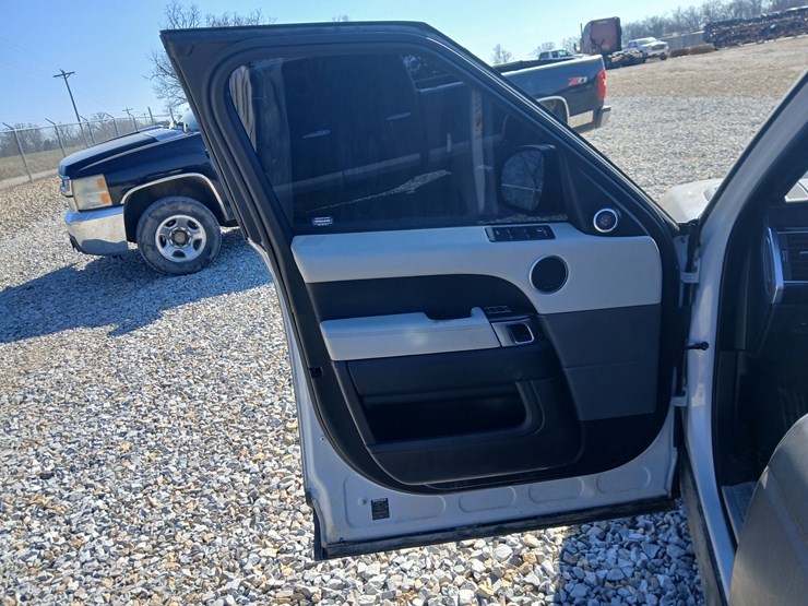 2016-land-rover-range-rover-image-26