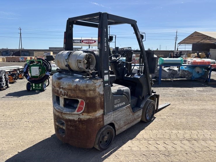 2011-nissan-mcp1f2a25lv-image-3