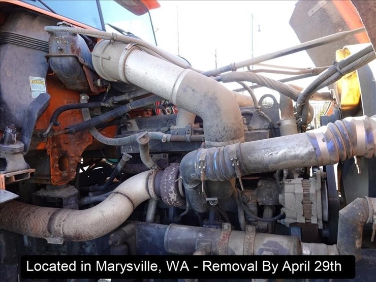 2001-freightliner-fld120-image-7