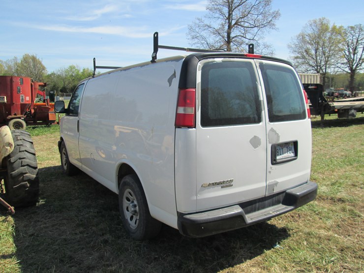 2012-chevrolet-express-g1500-image-4