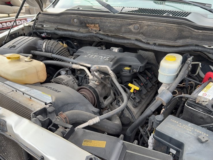 2004-dodge-3500-image-23