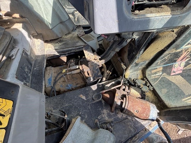 1995-new-holland-8240-image-7