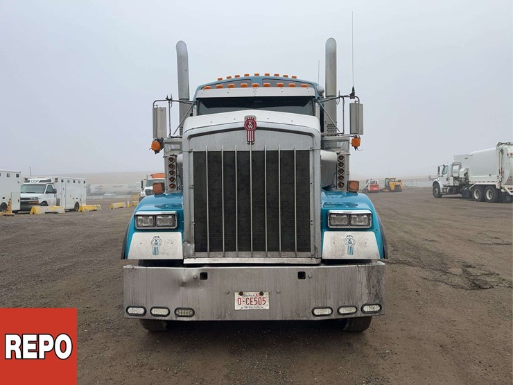 2019-kenworth-w900-image-8