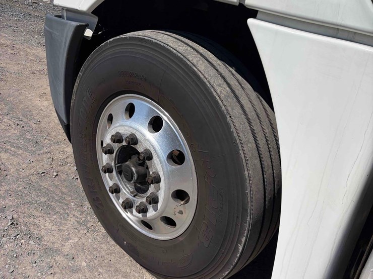 2018-freightliner-cascadia-single-axle-road-tractor-image-8