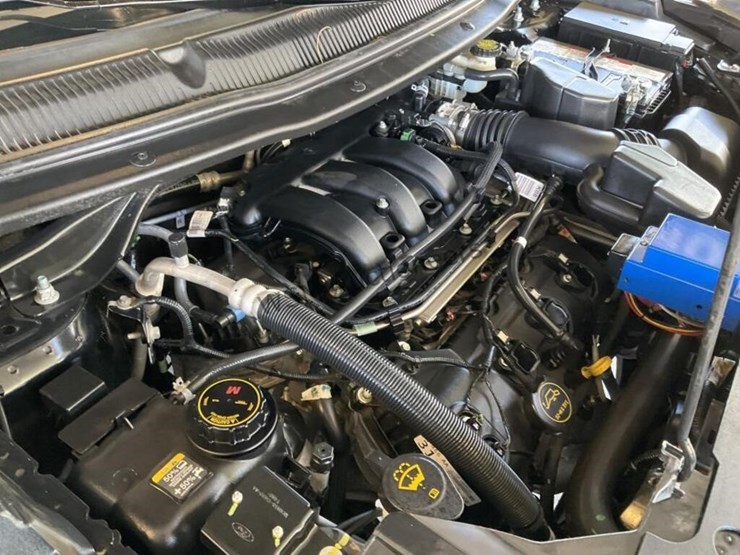 2017-ford-explorer-image-12