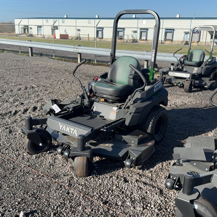 #4036 • YAKTA YXR 320 ZERO TURN MOWER