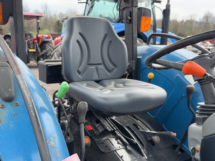 new-holland-tn65-image-9