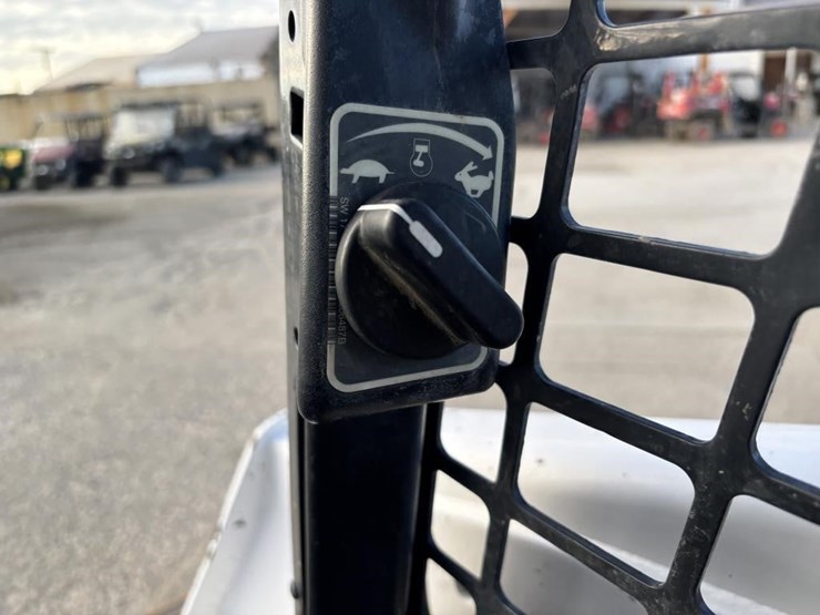 2019-bobcat-t590-image-25