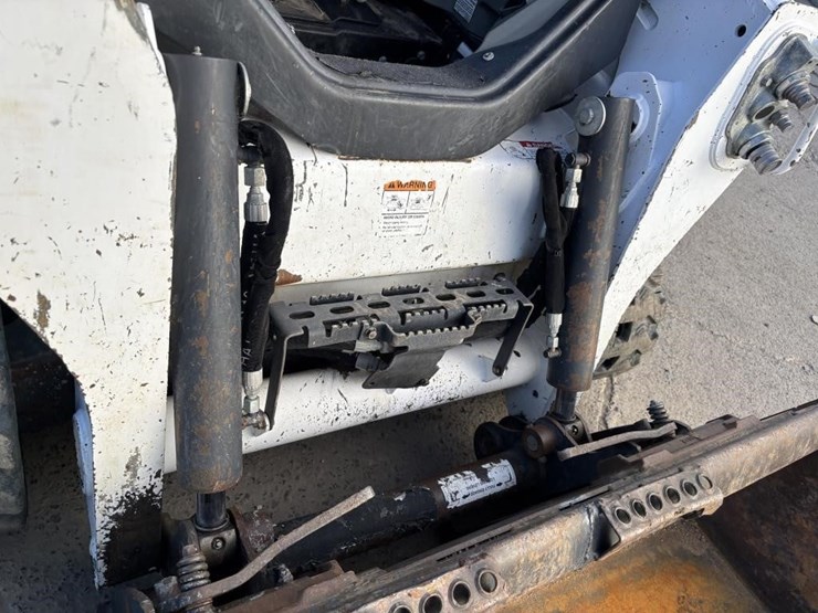2019-bobcat-t590-image-12