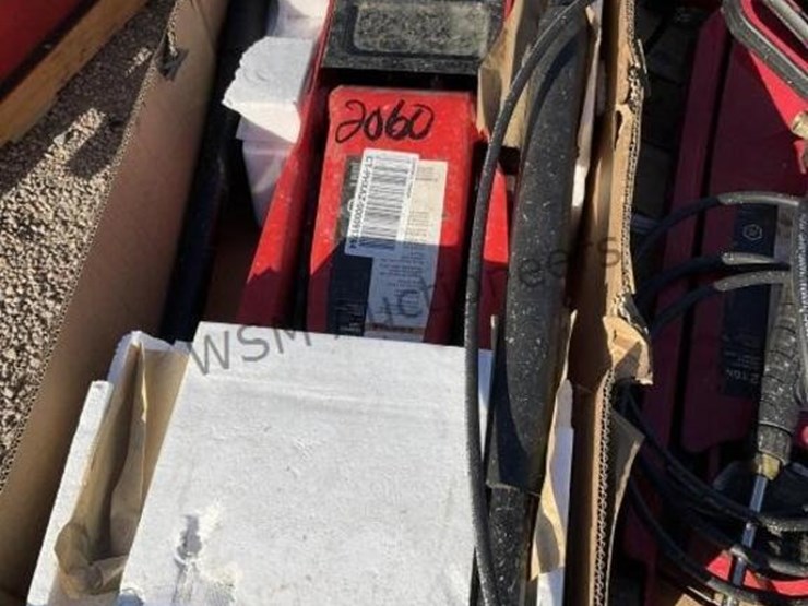 pallet-of-floor-jacks-&-pressure-washer-image-3