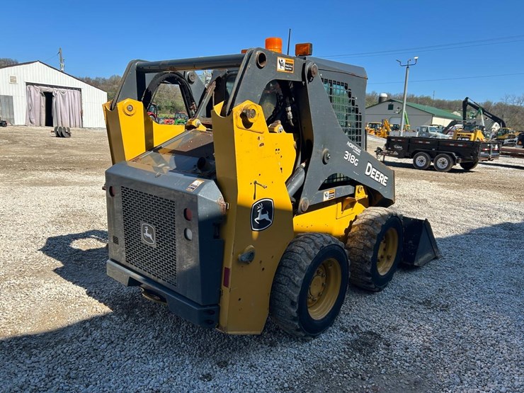 2019-deere-318g-image-4