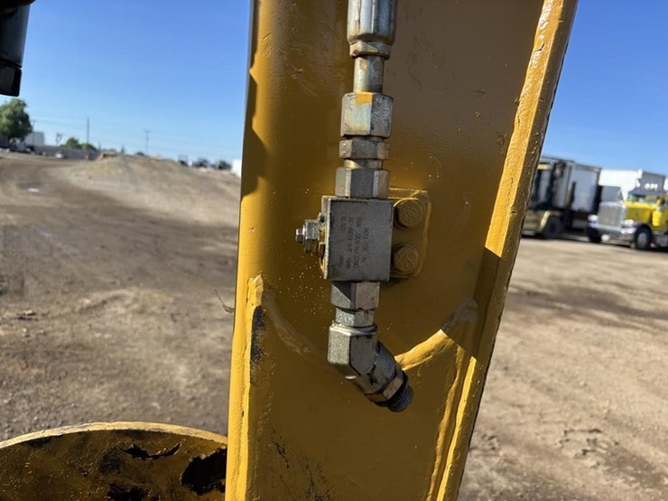 2015-caterpillar-305.5e2-cr-image-14