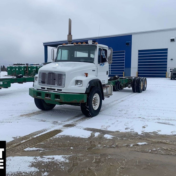 2001 FREIGHTLINER FL106