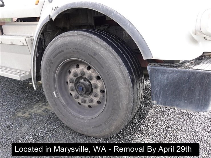 2015-peterbilt-567-image-36