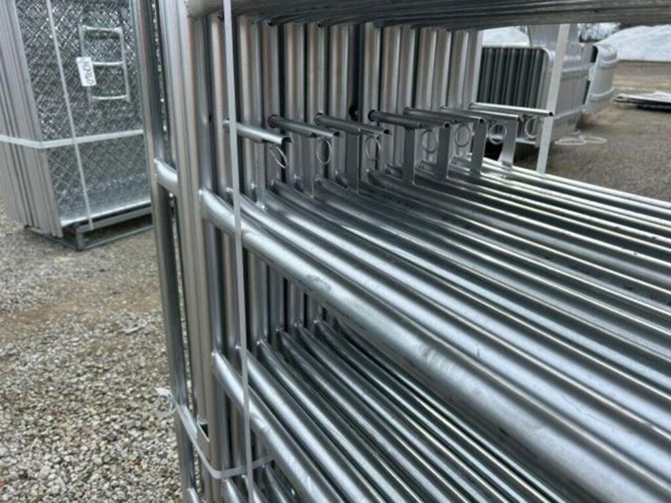 qty-of-(14)-10-ft-powder-coated-corral-panels-gate-image-7