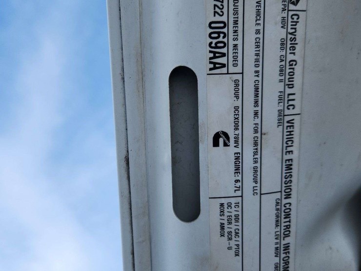 2013-dodge-3500-image-45