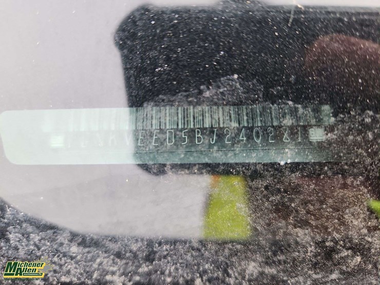 2011-chevrolet-traverse-ls-image-34