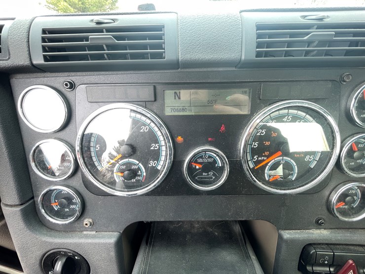 #232-•-2016-freightliner-truck-tractor-(has-wi-title)-(mora,-mn)-image-36