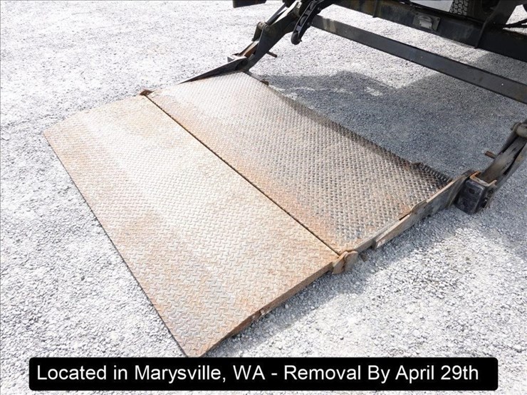 2009-hino-268-image-25