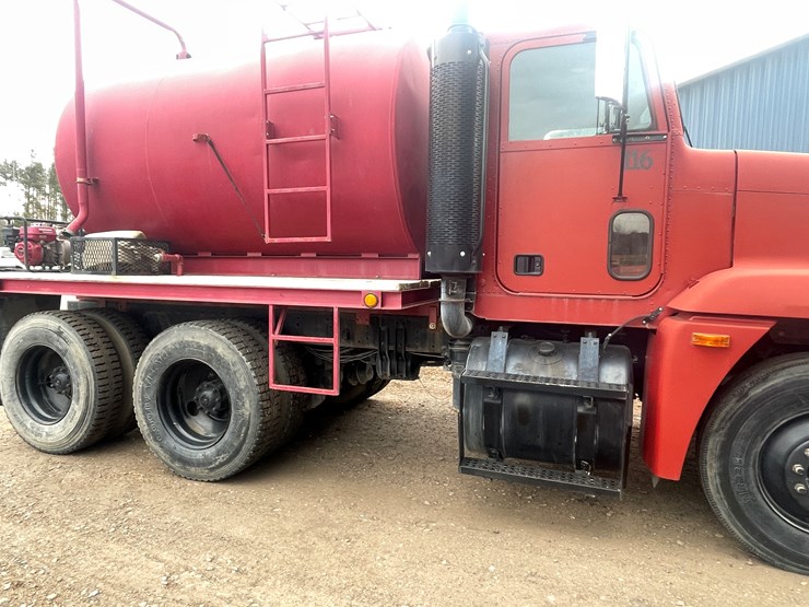 #216-•-1992-freightliner-water-truck-(has-mn-title)-(mora,-mn)-image-4