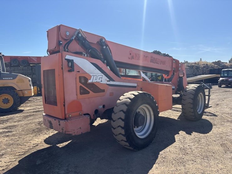 2014-jlg-8042-image-3