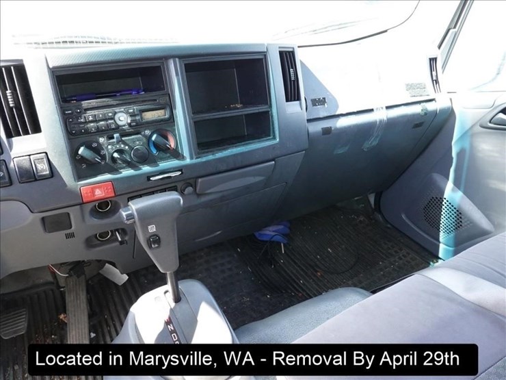 2014-isuzu-nqr-image-10