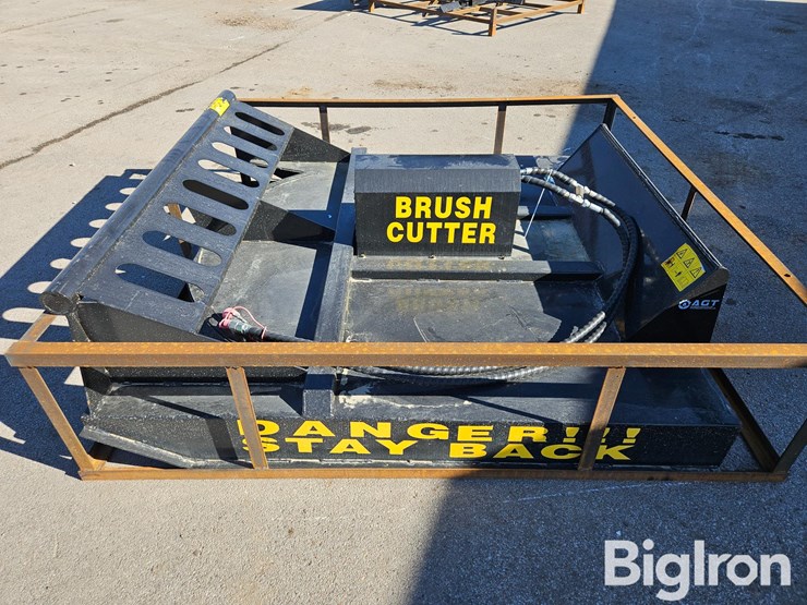 2025-massey-ferguson-730-image-8