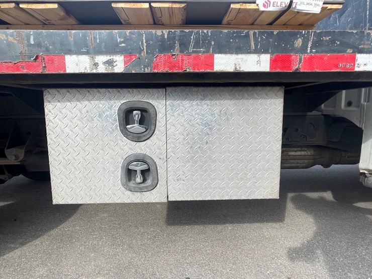 2009-ford-f550-image-25