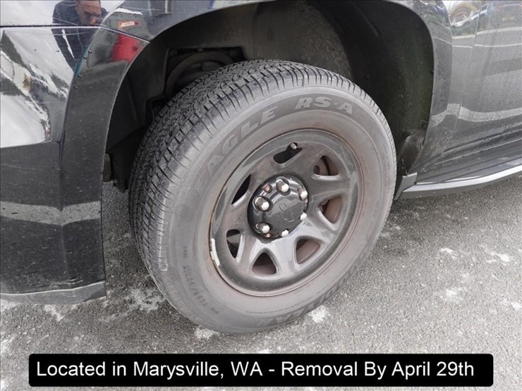 2017-chevrolet-tahoe-image-18