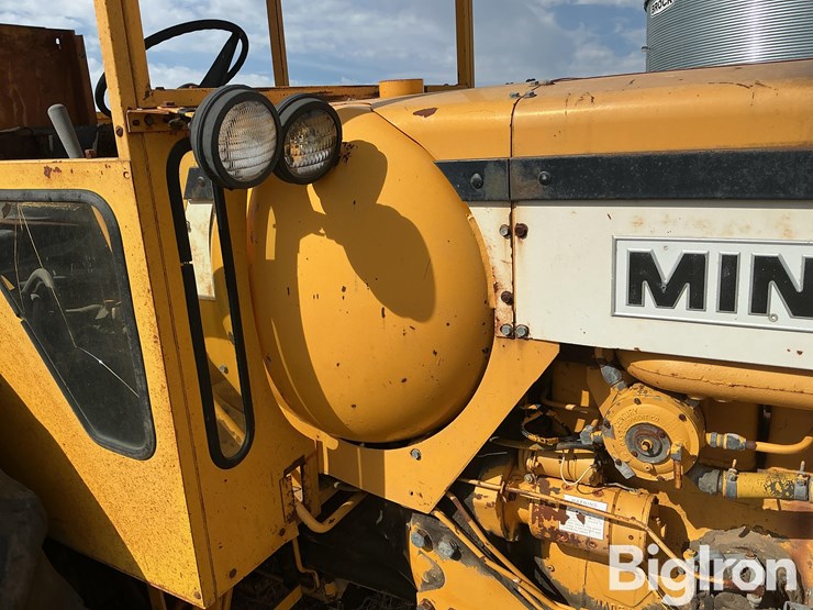 minneapolis-moline-4250-6-2wd-tractor-image-19