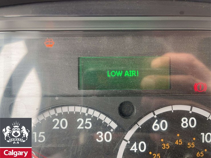 2016-freightliner-m2-106-image-22