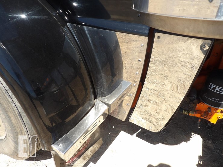 2008-peterbilt-389-image-10