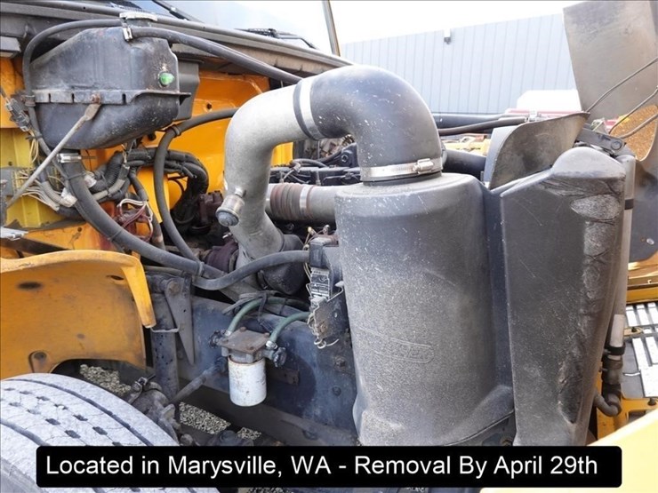 1995-freightliner-fl60-image-3