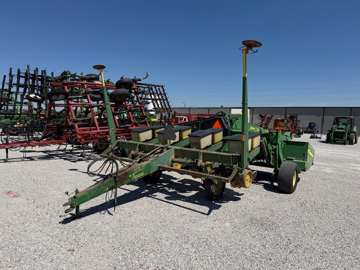 john-deere-7000-image-1