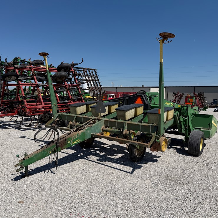 JOHN DEERE 7000